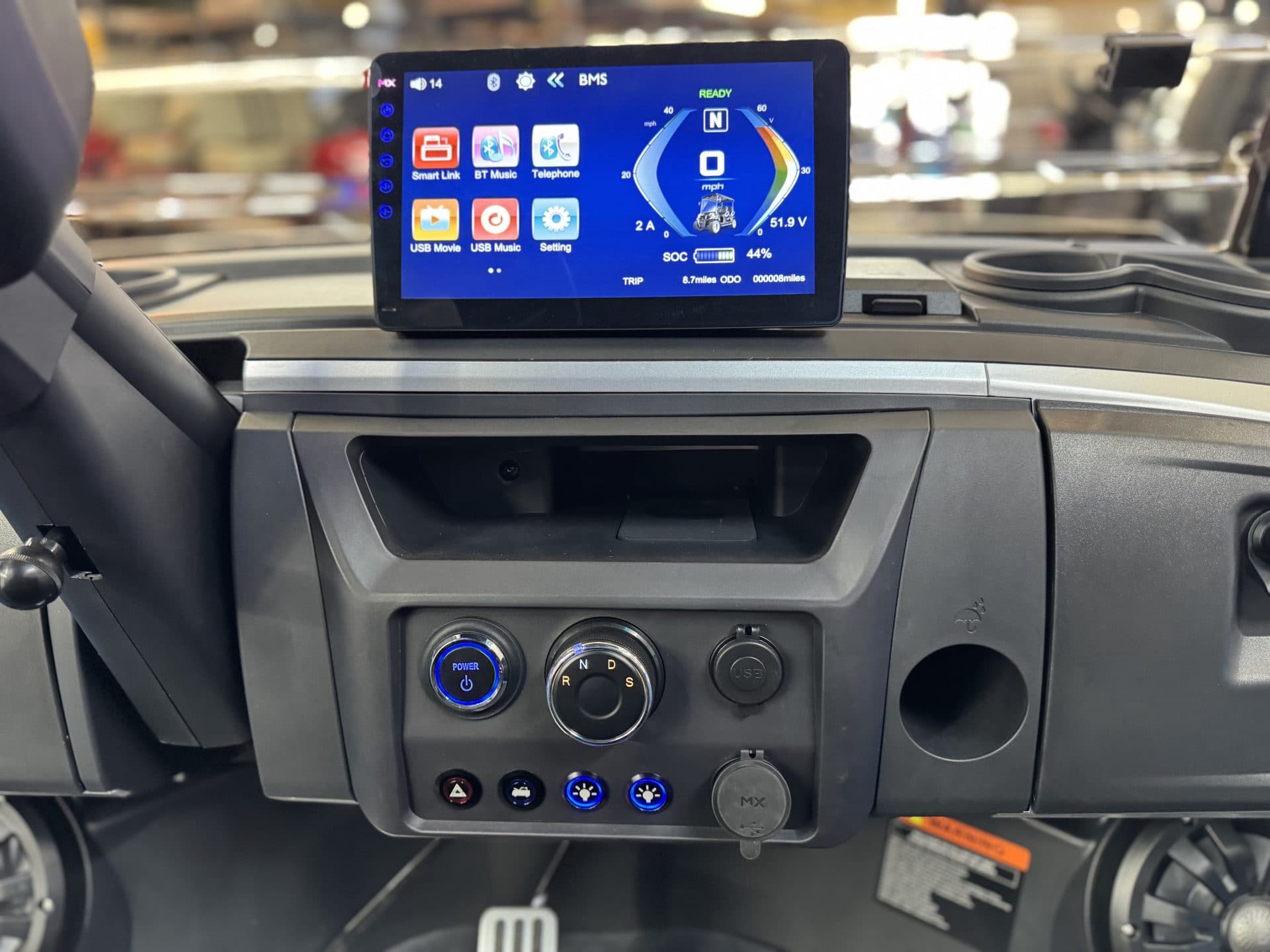 EPIC E60FX, 10.1-inch multimedia touchscreen and digital controls