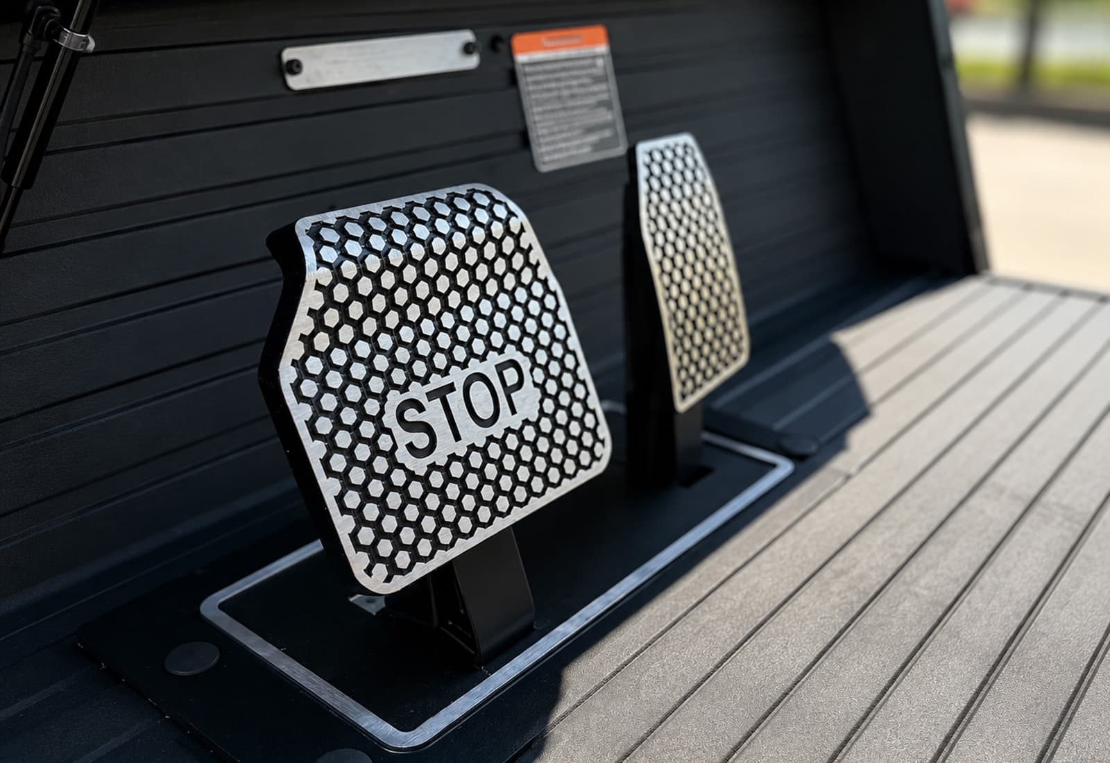 ICON i40X, Brake pedal detail