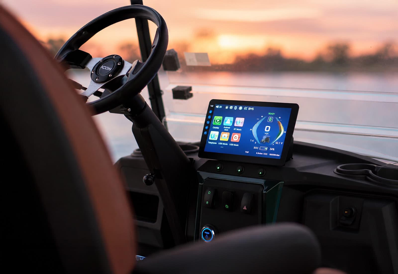 ICON i40FX, 10.1-inch multimedia touchscreen