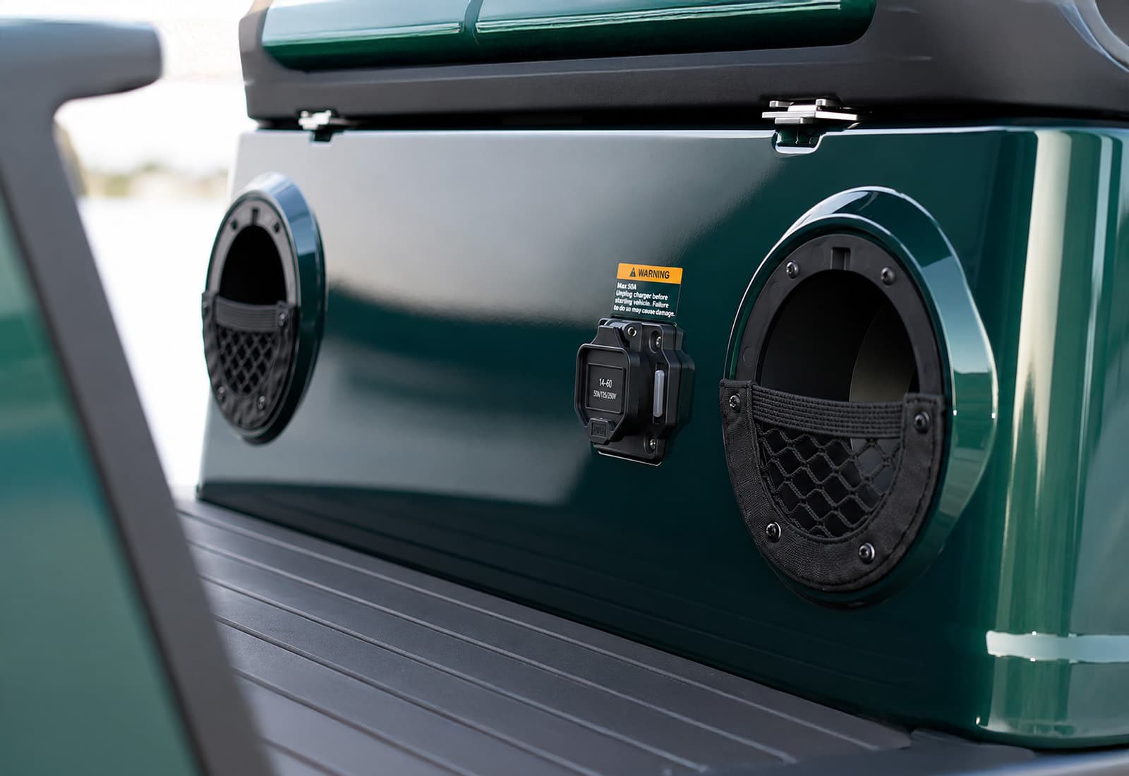 ICON i40X, Rear audio and charging detail
