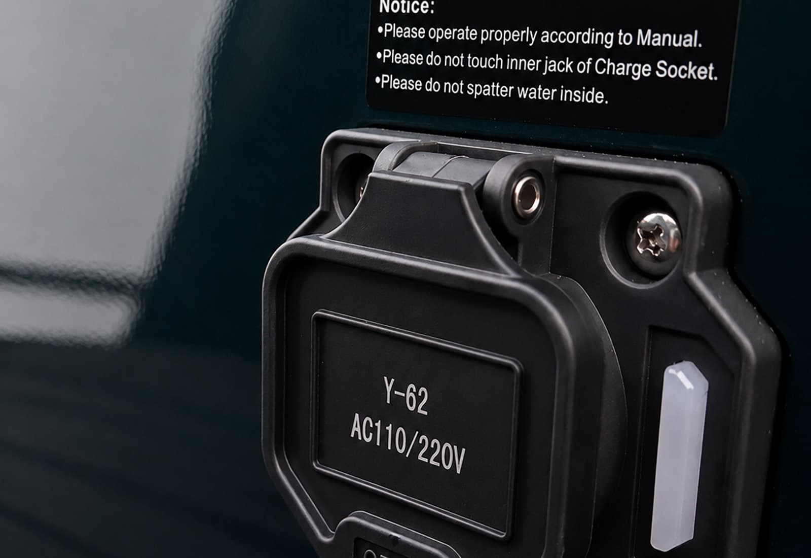 ICON i40FX, Onboard charging port